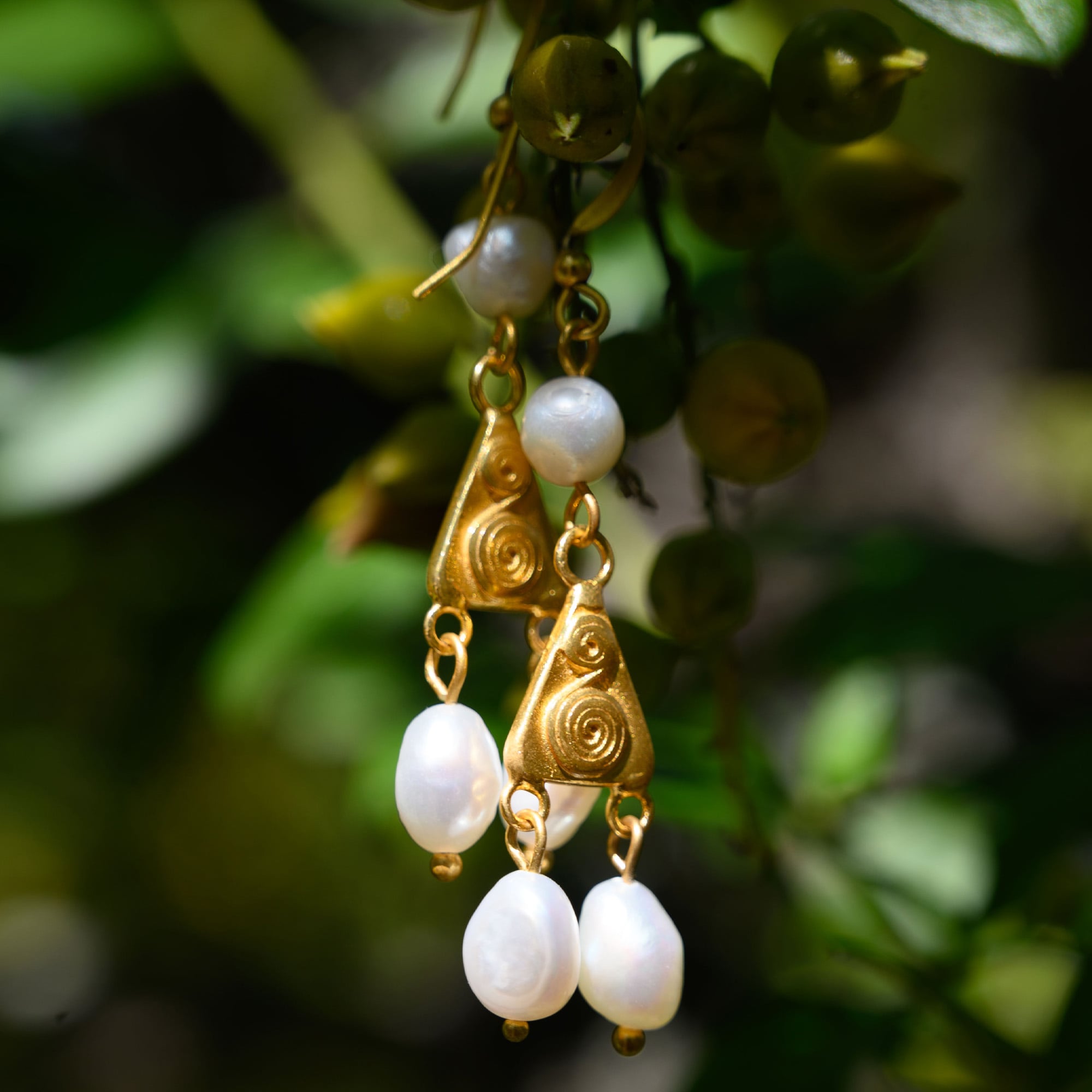 Crotalia Style Pearl Earrings